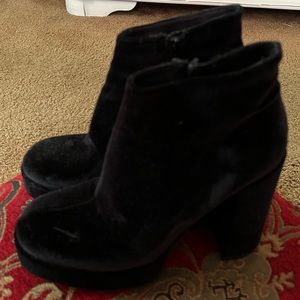 Black velvet GTL women bootie, size 37. Made in Italy.